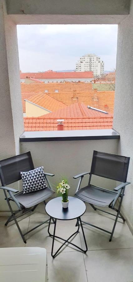Charlotte Piata Unirii - Free Private Parking 2Bedrooms Apartment Oradea Exterior foto