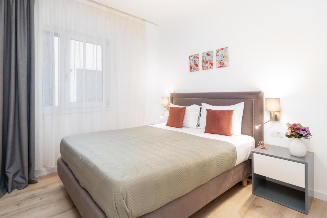 Charlotte Piata Unirii - Free Private Parking 2Bedrooms Apartment Oradea Exterior foto