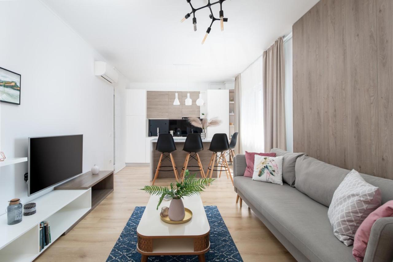 Charlotte Piata Unirii - Free Private Parking 2Bedrooms Apartment Oradea Exterior foto